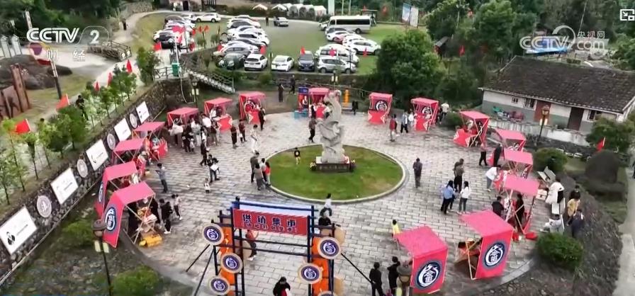 三亿体育平台：“特色美食+民俗非遗”点燃年前消费市场 红红火火迎新春(图3)