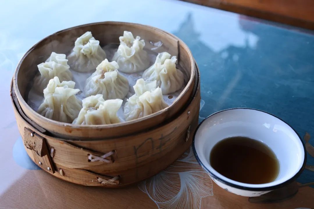 金山年味漸濃傳統美食走俏年貨市場(图1)