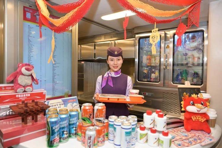 高铁：打工人的美食与情感之旅(图1)
