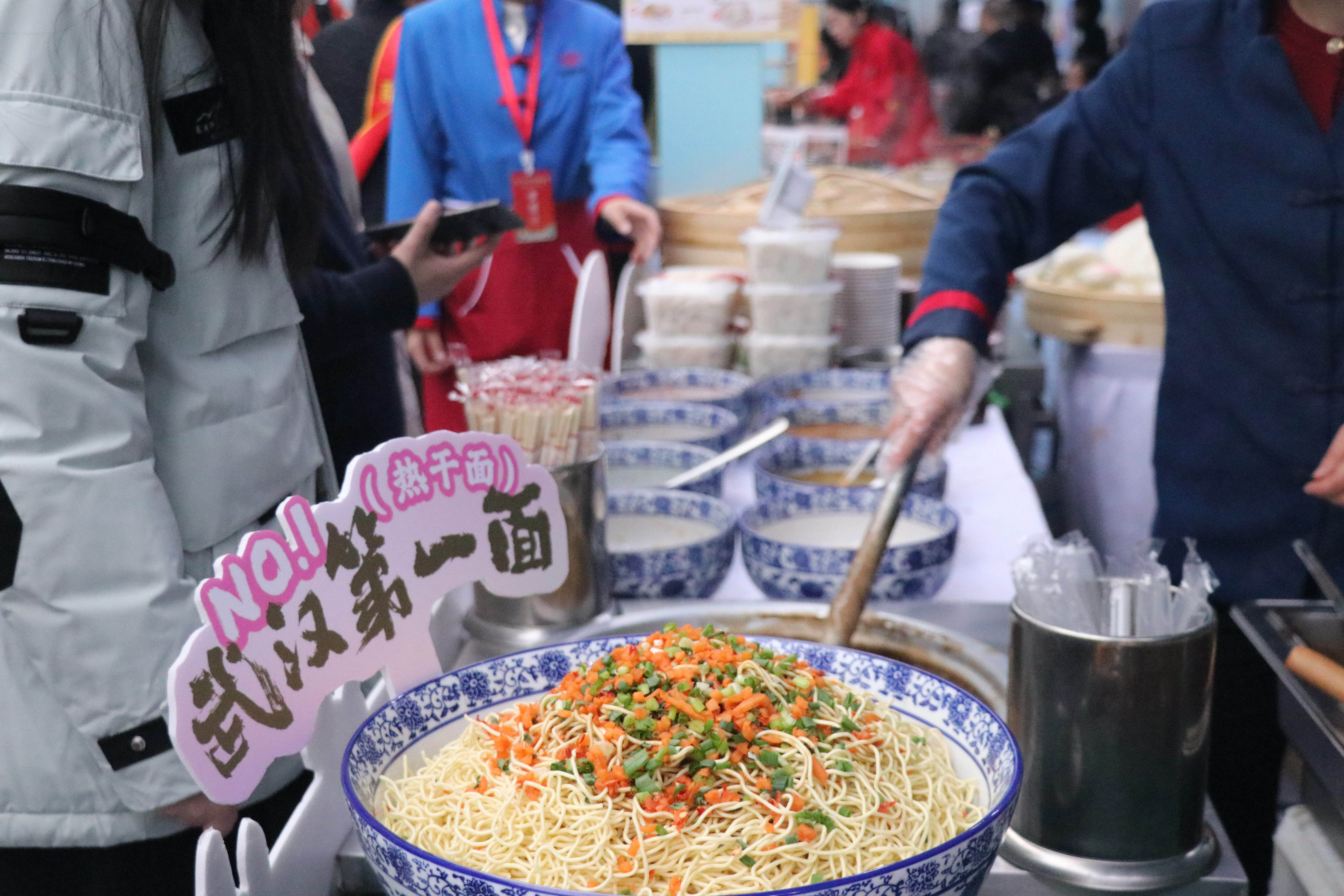 三天吃遍全球美食2025年“中华美食荟”暨湖北服务消费季启动(图6)