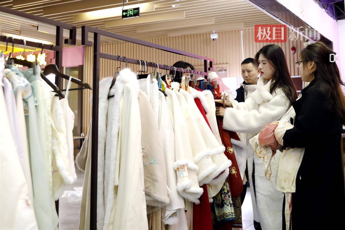 三亿体育平台：赏樱花品美食武汉地铁发布东湖赏樱“一站式”攻略(图2)