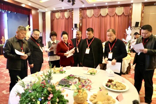 甘肃高台县：“工”办美食会越品越有味(图1)