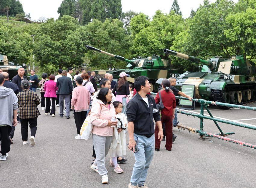 三亿体育网址：资阳乐至：春花绽放 文旅美食共促“春日经济”(图1)